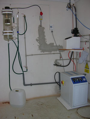 Production equipment for distilled water and pressurised steam